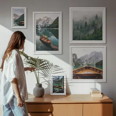 Set od 5 slika u okviru čamci na mirnim planinskim jezerima