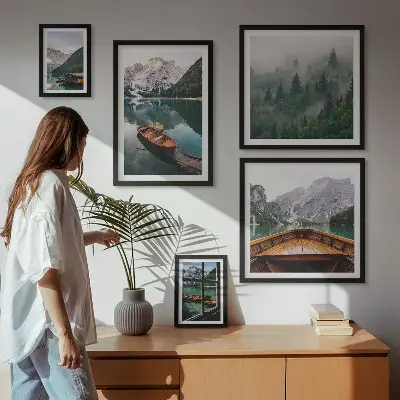 Set od 5 slika u okviru čamci na mirnim planinskim jezerima