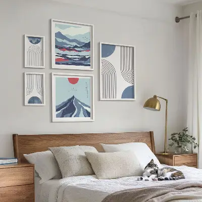 Geometrija apstraktnih pejzaža set slika iznad kauča