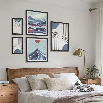 Geometrija apstraktnih pejzaža set slika iznad kauča