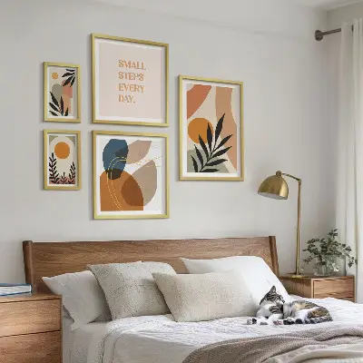 Elegantna apstraktna biljna grafika set slika iznad kauča