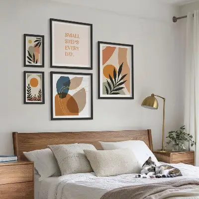 Elegantna apstraktna biljna grafika set slika iznad kauča