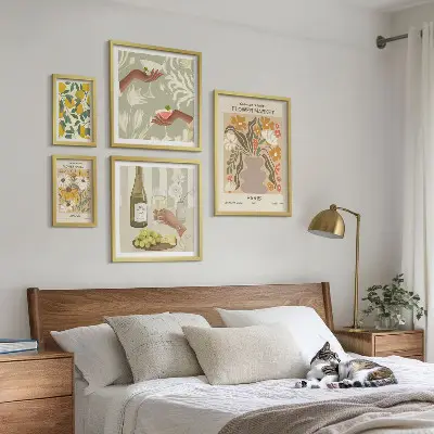 Set slika iznad kauča s motivima cvijeća i voća u vintage stilu