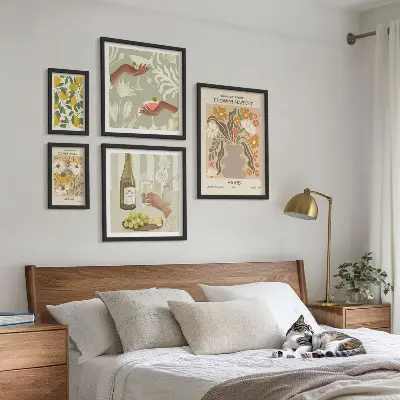 Set slika iznad kauča s motivima cvijeća i voća u vintage stilu