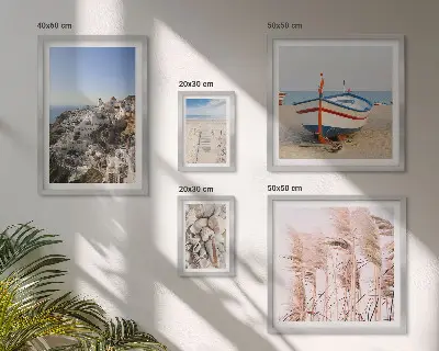 Poliptih u okviru krajolici s plažama i bijelim zgradama