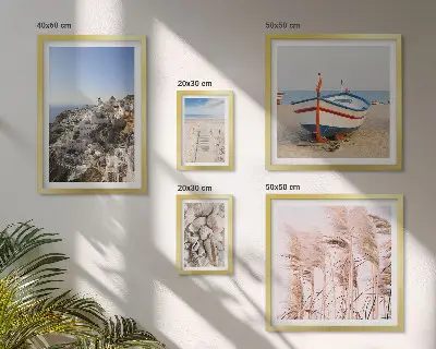 Poliptih u okviru krajolici s plažama i bijelim zgradama