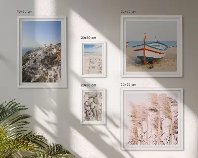 Poliptih u okviru krajolici s plažama i bijelim zgradama