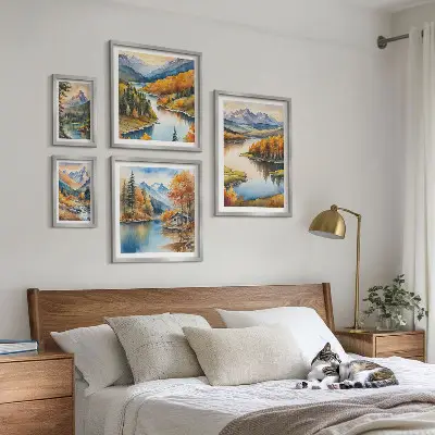 Set od 5 slika u okviru jesensko drveće uz planinske rijeke