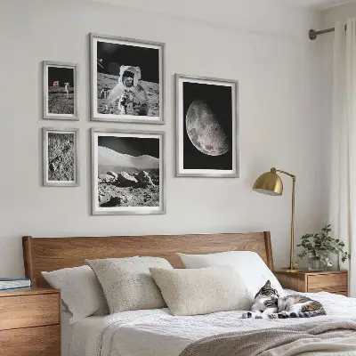 Set slika Mjesečevi krajolici s astronautom set za postavljanje iznad kauča