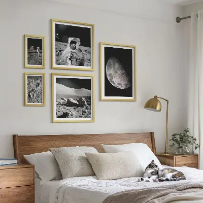 Set slika Mjesečevi krajolici s astronautom set za postavljanje iznad kauča