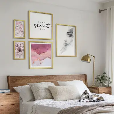 Poliptih u okviru ženski portreti s motivima cvijeća u pastelnim bojama