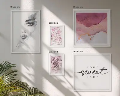 Poliptih u okviru ženski portreti s motivima cvijeća u pastelnim bojama