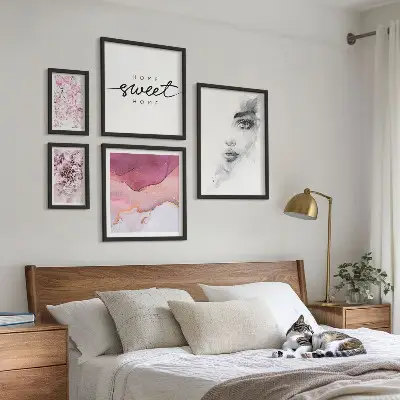 Poliptih u okviru ženski portreti s motivima cvijeća u pastelnim bojama