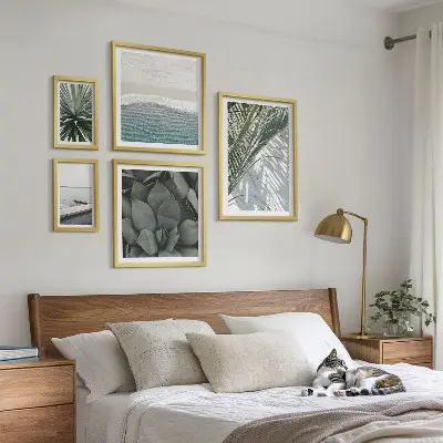 Set slika iznad kauča s motivom tropskih biljaka s prikazom mora