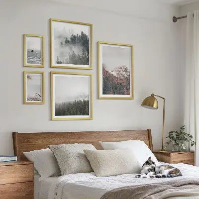 Poliptih u okviru krajolici planine šume i oblaci