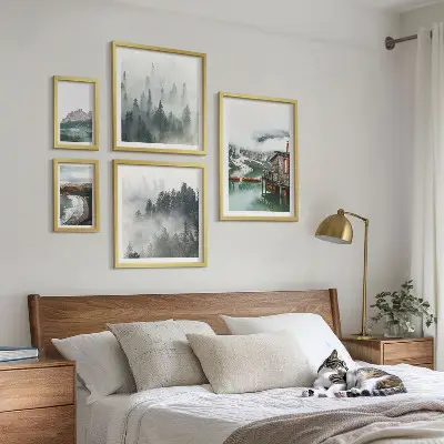 Set od 5 slika u okviru planinski krajolici s vikendicama i vodom