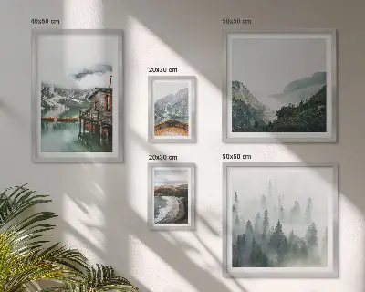 Poliptih u okviru planinski krajolici s kućama i vodom