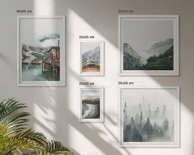 Poliptih u okviru planinski krajolici s kućama i vodom