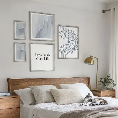Moderna minimalistička grafika set slika iznad kauča