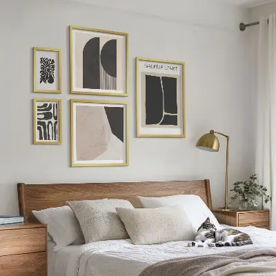 Elegantna minimalistička grafika poliptih u okviru