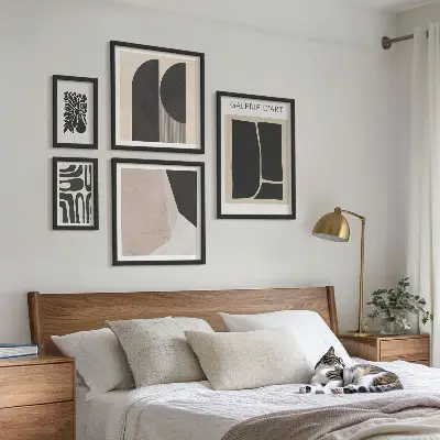 Elegantna minimalistička grafika poliptih u okviru