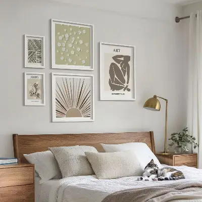 Elegantna apstraktna biljna grafika set slika iznad kauča