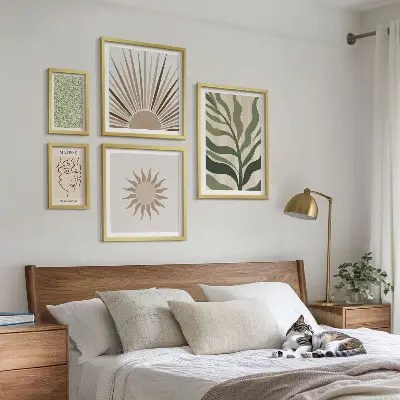 Elegantna apstraktna biljna grafika set slika iznad kauča