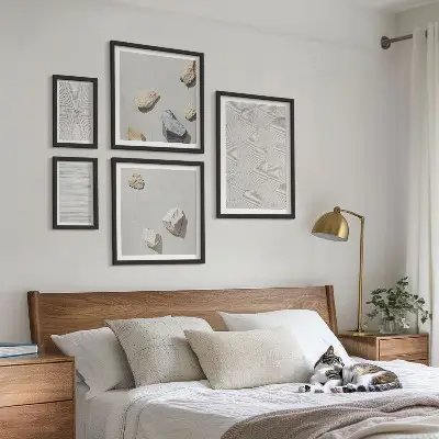 Geometrijski kartonski kamenčići poliptih u okviru