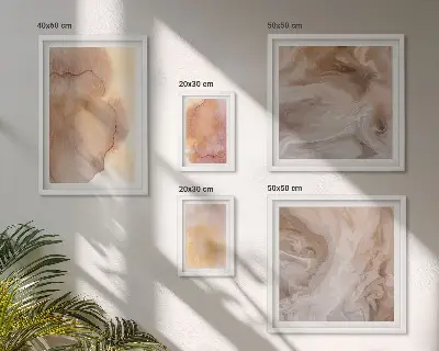 Set slika iznad kauča s toplim akvarelnim teksturama u boji