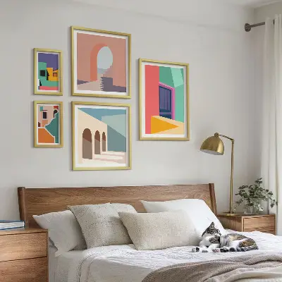 Set slika s motivom grada šarene ilustracije za postavljanje iznad kauča