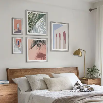 Ilustracije gradske arhitekture set slika iznad kauča