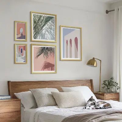 Ilustracije gradske arhitekture set slika iznad kauča