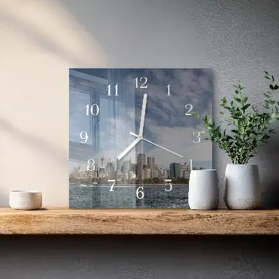 Stakleni četvrtasti sat Grad