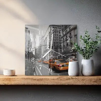 Stakleni četvrtasti sat Taksi u New Yorku