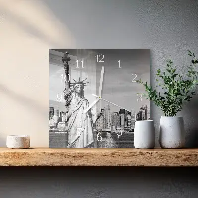 Stakleni četvrtasti sat Kip slobode