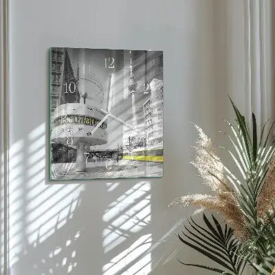 Stakleni četvrtasti sat Berlin