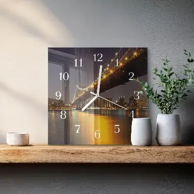 Stakleni četvrtasti sat Most na horizontu