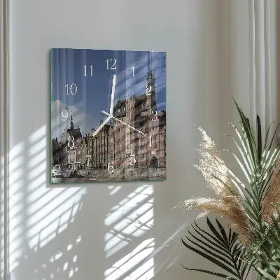 Stakleni četvrtasti sat Gdanjsk