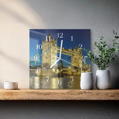 Stakleni četvrtasti sat Londonski most