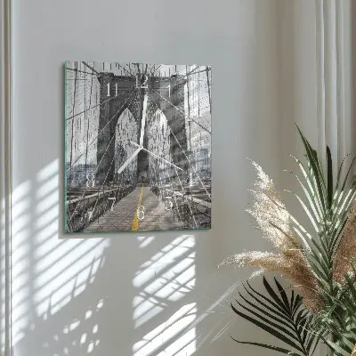 Stakleni četvrtasti sat Brooklynski most