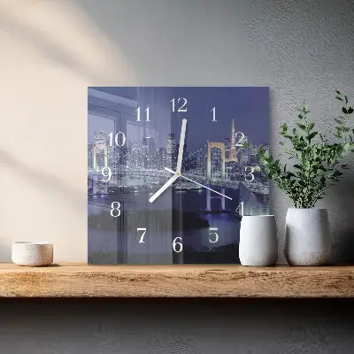 Stakleni četvrtasti sat Most