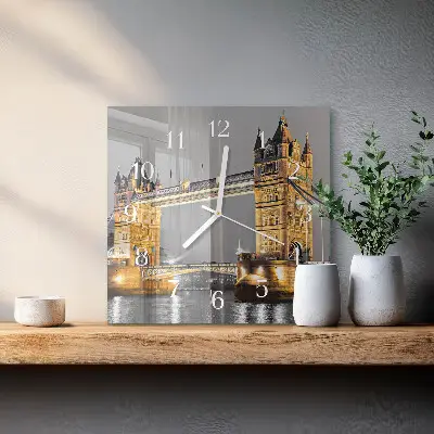 Stakleni četvrtasti sat Tower Bridge