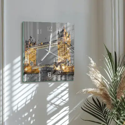 Stakleni četvrtasti sat Tower Bridge
