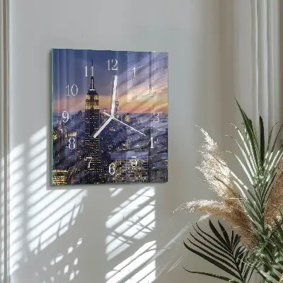 Stakleni četvrtasti sat Grad