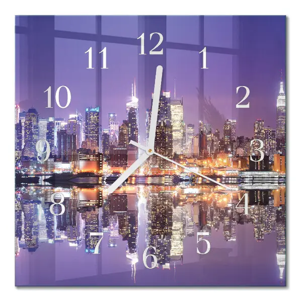 Stakleni četvrtasti sat Grad