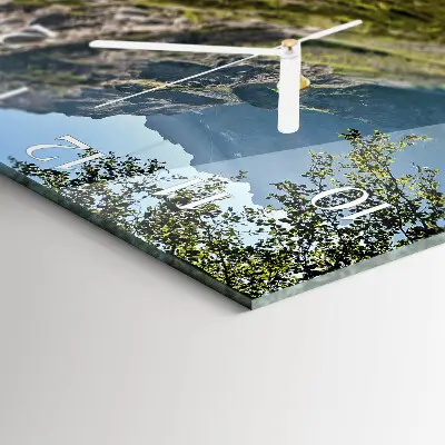 Stakleni četvrtasti sat Planine