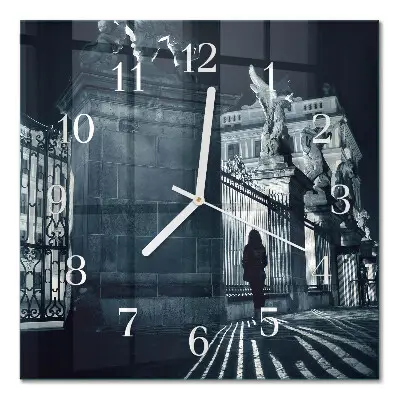 Stakleni četvrtasti sat Hradčani