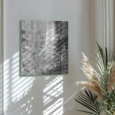 Stakleni četvrtasti sat Maslačak