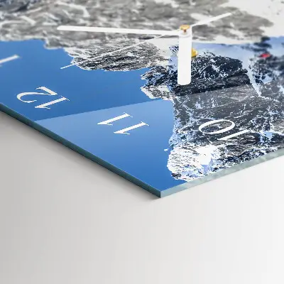 Stakleni četvrtasti sat Planine zimi