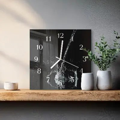 Stakleni četvrtasti sat Voda